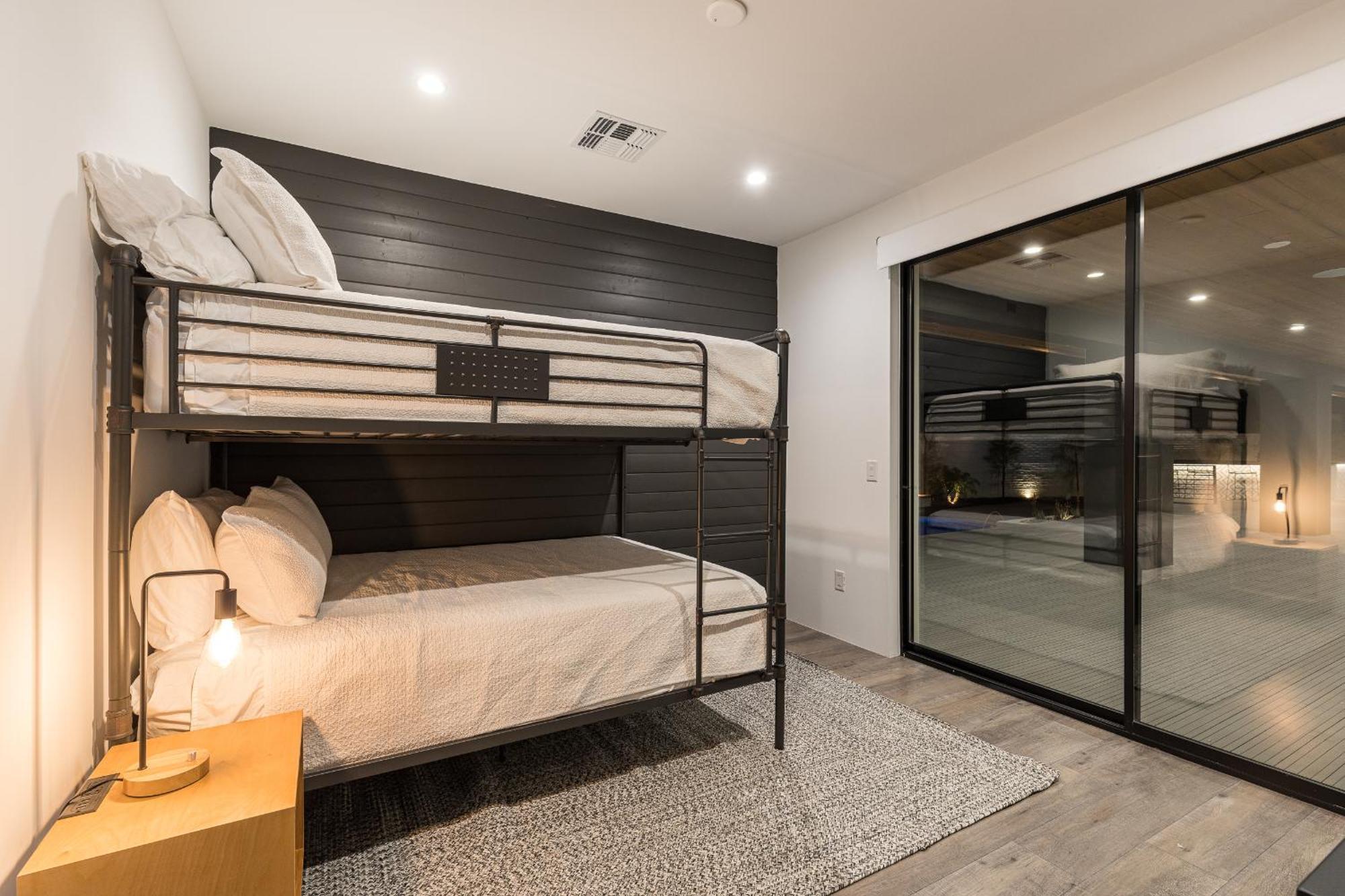 Luxury Micro-Resort, Theater, Sauna, Heated Pool 凤凰城 外观 照片