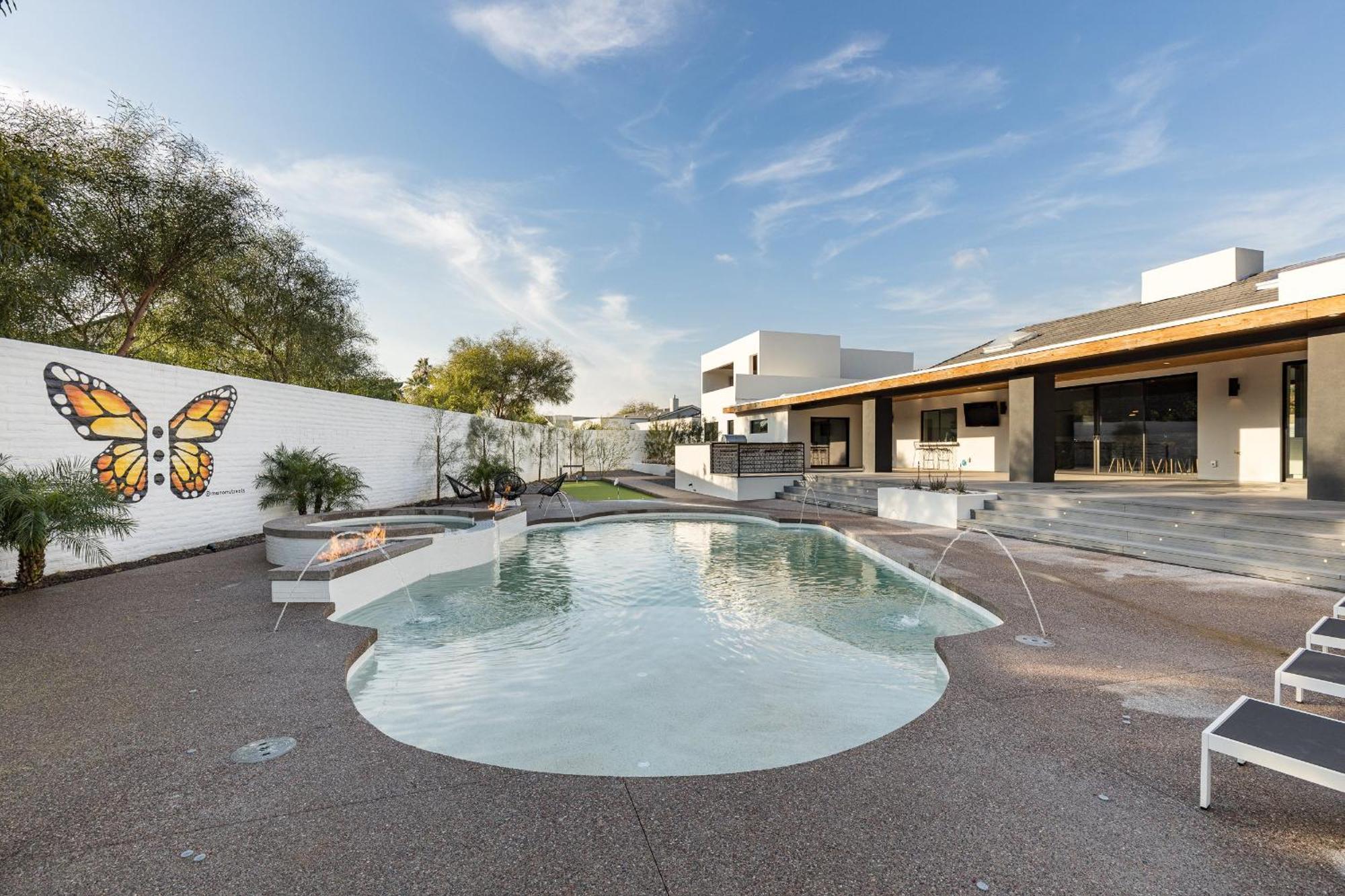 Luxury Micro-Resort, Theater, Sauna, Heated Pool 凤凰城 外观 照片