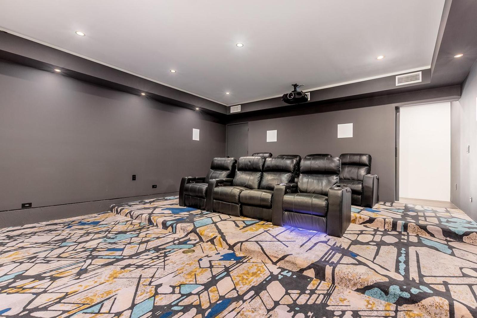Luxury Micro-Resort, Theater, Sauna, Heated Pool 凤凰城 外观 照片