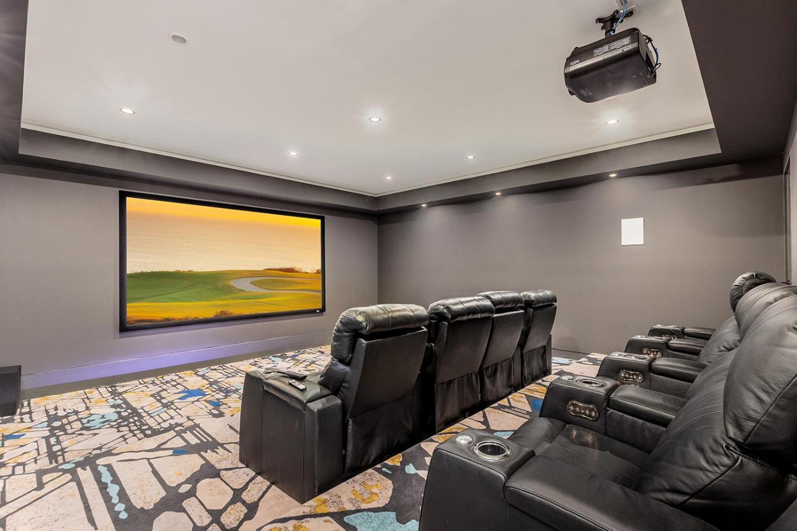 Luxury Micro-Resort, Theater, Sauna, Heated Pool 凤凰城 外观 照片